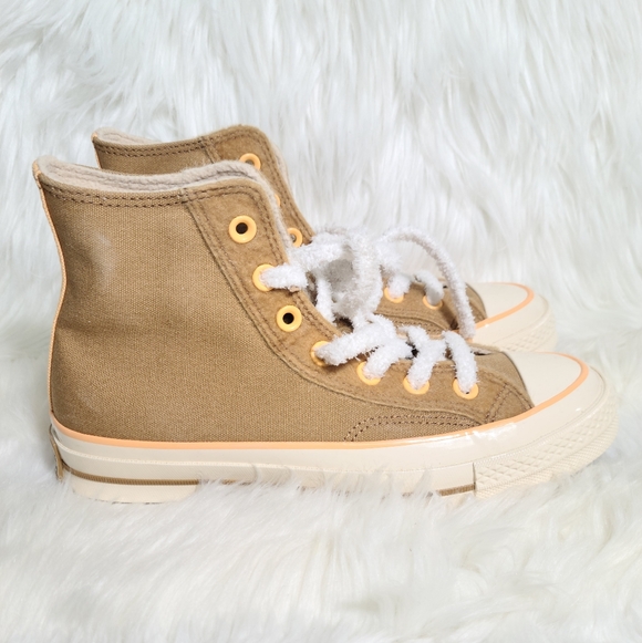 Converse Chuck Taylor All Star High Top Tan 7 Women / 5 Men NWOB - Picture 2 of 6